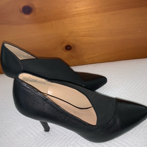 The Limited Black Shoes, Size 7.5 Medium - Picture 2 of 8